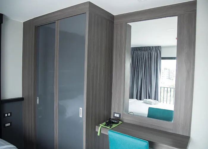 Hotel Hallton 3*
